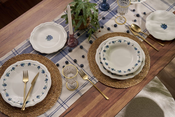 Hermia Blueberry Juego de Cena de Porcelana de 24 Piezas en Blanco, Azul y Verde Hermia Blueberry Juego de Cena de Porcelana de 24 Piezas en Blanco, Azul y Verde